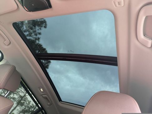 Used 2022 BMW X7 xDrive40i w/ Premium Package image 28