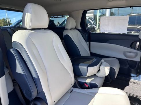 New 2026 Kia Carnival EX FWD image 29