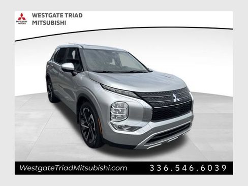 Used 2022 Mitsubishi Outlander SE FWD image 1