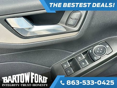 Used 2022 Ford Escape SEL image 18