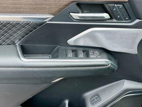 Used 2024 GMC Acadia Denali w/ Super Cruise Package image 18