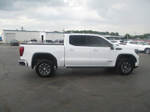 Used 2024 GMC Sierra 1500 AT4 w/ Technology Package AWD/4WD image 5