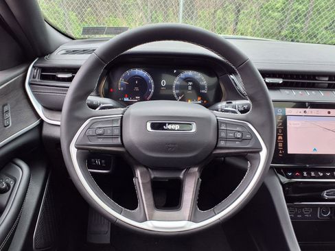 New 2026 Jeep Grand Cherokee L Limited AWD/4WD image 13