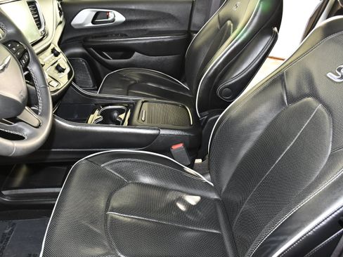 Used 2025 Chrysler Pacifica Limited FWD image 38