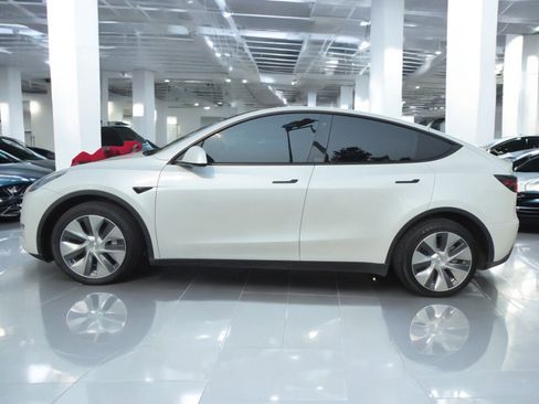 Used 2020 Tesla Model Y Long Range image 7