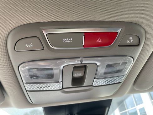Used 2024 Kia Telluride EX w/ EX Captain's Chair Package FWD image 17