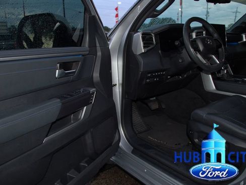 Used 2024 Toyota Sequoia Platinum AWD/4WD image 11