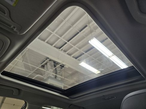 Used 2022 Subaru Forester Limited w/ Popular Package #2 image 3