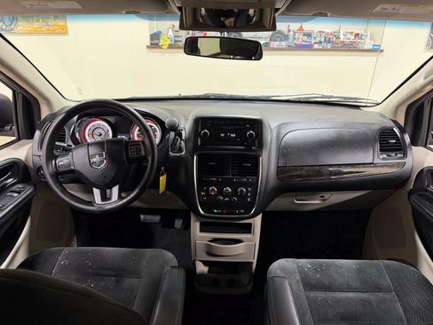 Used 2017 Dodge Grand Caravan SE FWD image 32