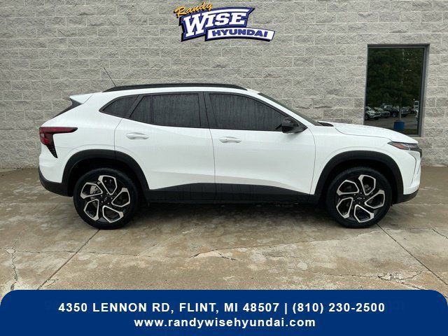Used 2024 Chevrolet Trax RS FWD image 13