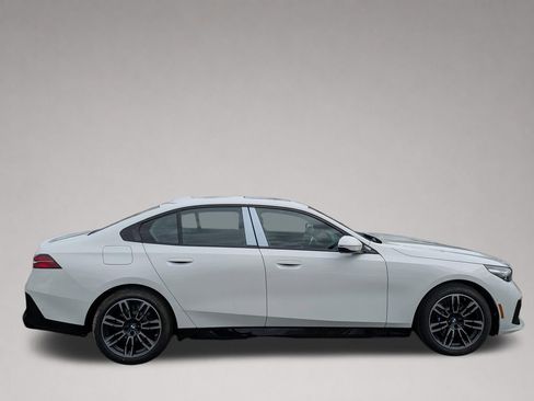 New 2026 BMW 530i xDrive w/ M Sport Package AWD/4WD image 3