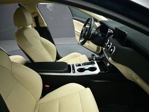 Certified 2022 Kia Stinger GT1 image 24