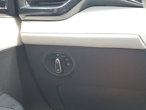 Certified 2025 Volkswagen Taos S FWD image 30