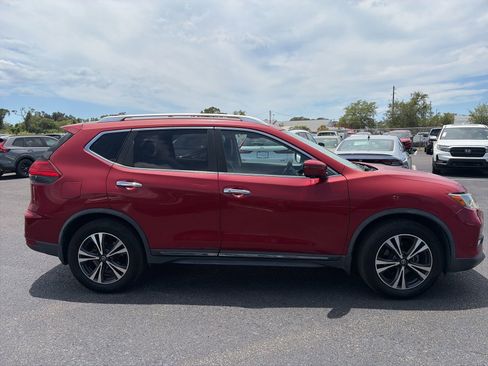 Used 2017 Nissan Rogue SL FWD image 8