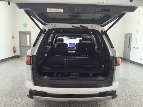 Used 2024 Toyota Sequoia Capstone AWD/4WD image 50