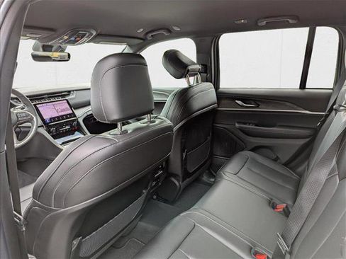 New 2025 Jeep Grand Cherokee Limited w/ Black Appearance Package image 17