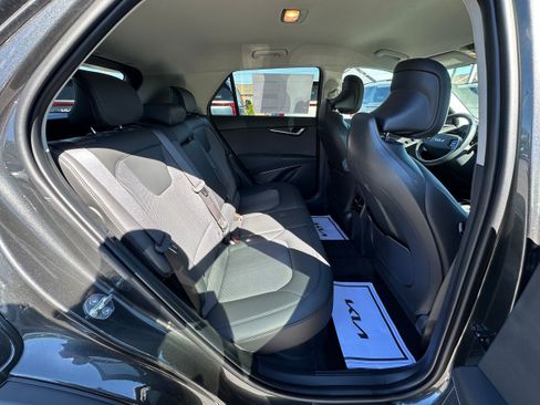 New 2026 Kia Niro EX FWD image 12