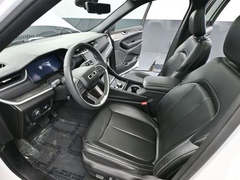 Used 2024 Jeep Grand Cherokee Limited w/ Luxury Tech Group II AWD/4WD image 23