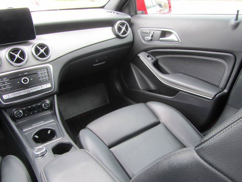 Used 2018 Mercedes-Benz GLA 250 4MATIC image 14