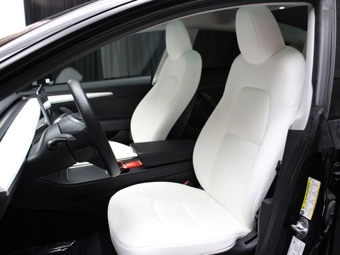 Used 2023 Tesla Model 3 Standard Range image 19