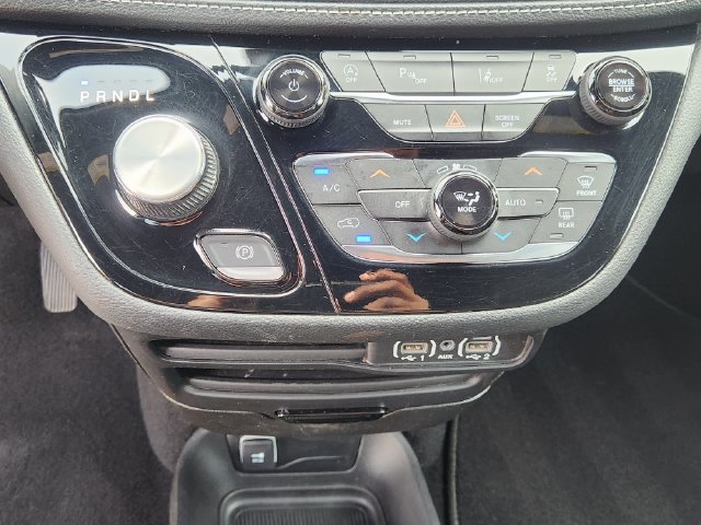 Used 2023 Chrysler Pacifica Touring w/ S Appearance Package FWD image 21