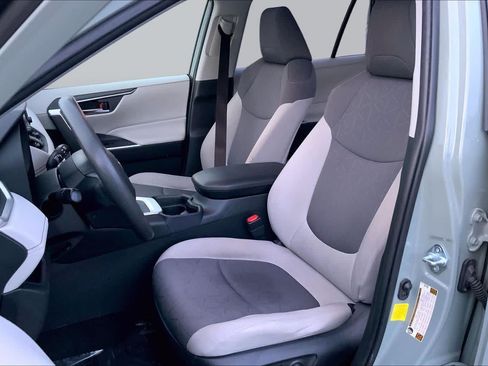 Used 2020 Toyota RAV4 XLE w/ Convenience Package FWD image 8