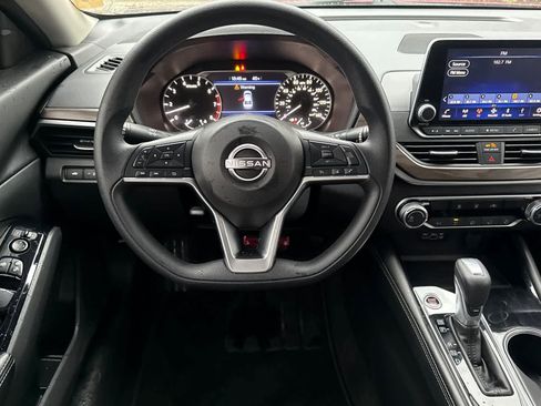 Used 2023 Nissan Altima 2.5 SV image 14