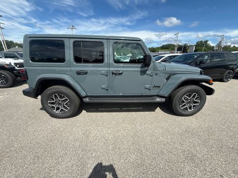 New 2026 Jeep Wrangler Unlimited Sahara AWD/4WD image 6