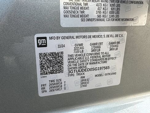 Used 2025 GMC Sierra 1500 SLT AWD/4WD image 17