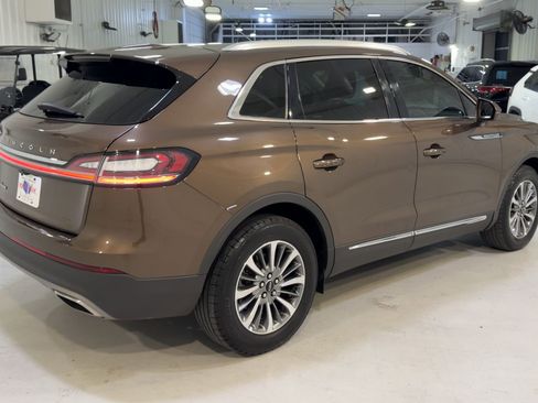 Used 2022 Lincoln Nautilus FWD w/ Premium Package image 9