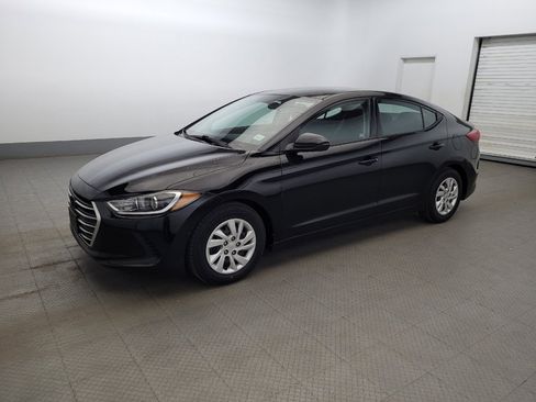 Used 2018 Hyundai Elantra SE FWD image 2