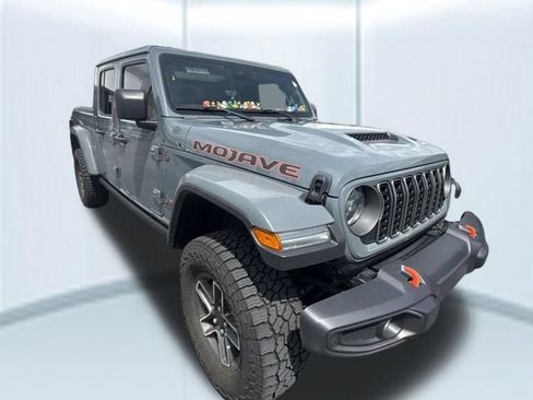 Used 2025 Jeep Gladiator Mojave w/ Convenience Group AWD/4WD image 2