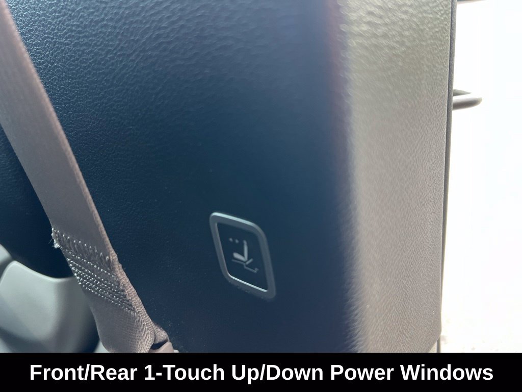 Used 2022 Chrysler Pacifica Touring-L w/ Uconnect Theater Family Group FWD image 18