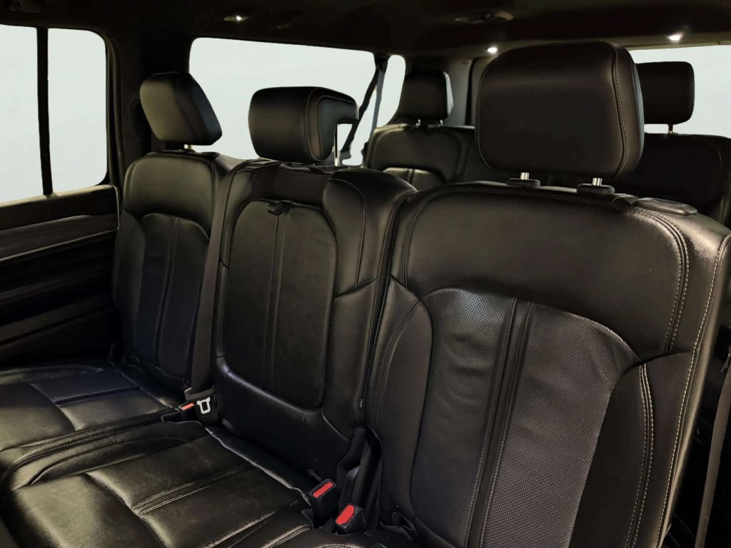 Used 2024 Jeep Wagoneer L Series II w/ Flexible Seating Group AWD/4WD image 19