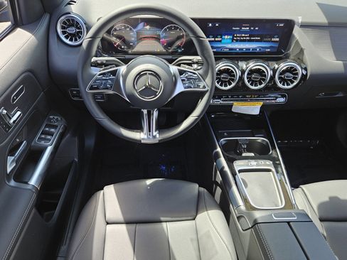 New 2025 Mercedes-Benz GLA 250 image 11