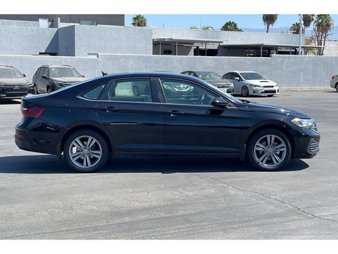 Used 2023 Volkswagen Jetta SE FWD image 6