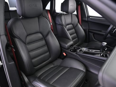 Used 2025 Porsche Macan GTS image 24