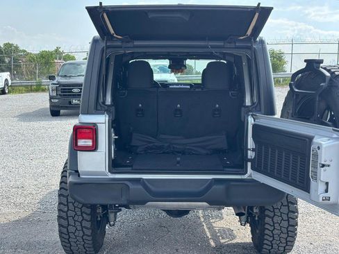 Used 2024 Jeep Wrangler Unlimited Sport AWD/4WD image 11