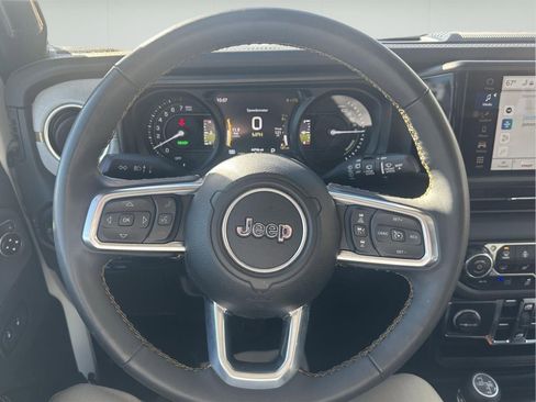 Used 2024 Jeep Wrangler Sahara image 17