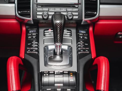 Used 2015 Porsche Cayenne Turbo image 52