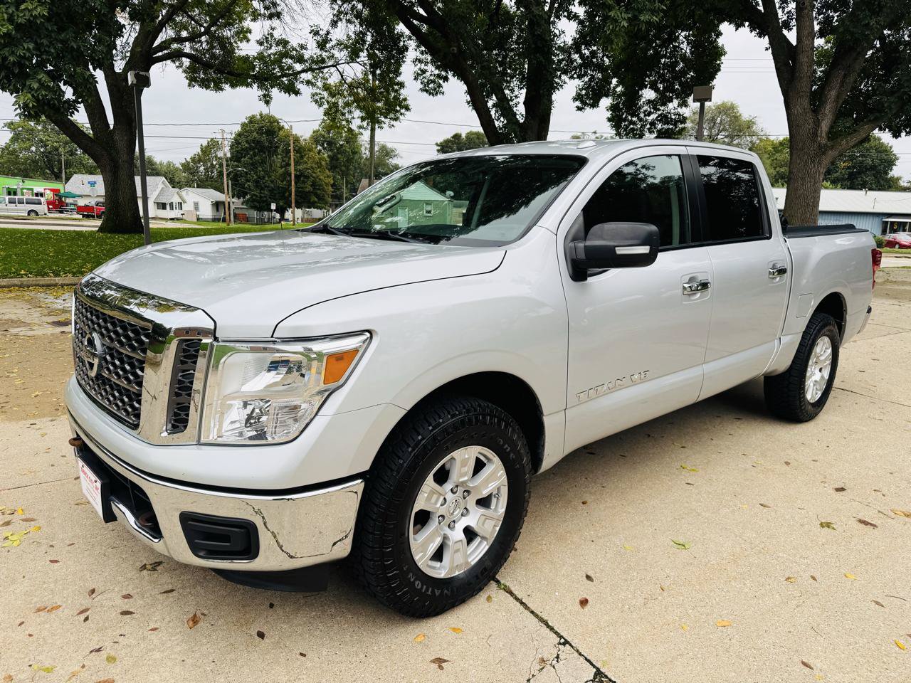 Used 2018 Nissan Titan SV AWD/4WD image 7