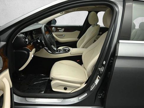 Used 2017 Mercedes-Benz E 300 4MATIC image 9