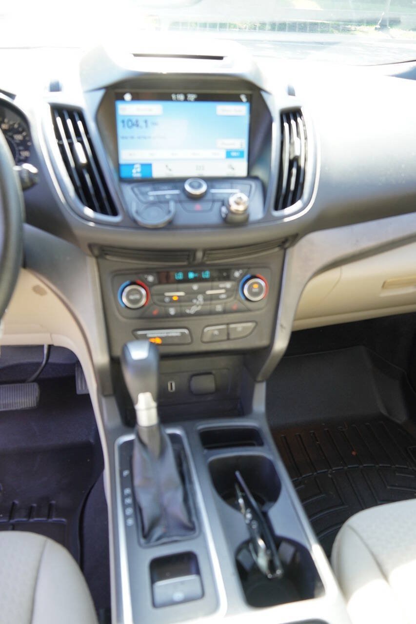 Used 2017 Ford Escape SE w/ Equipment Group 201A AWD/4WD image 18