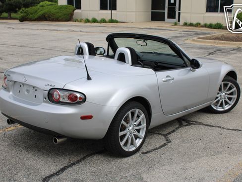 Used 2007 MAZDA MX-5 Miata Touring RWD image 4