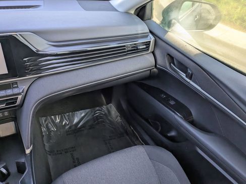 Used 2025 Toyota Camry LE image 15