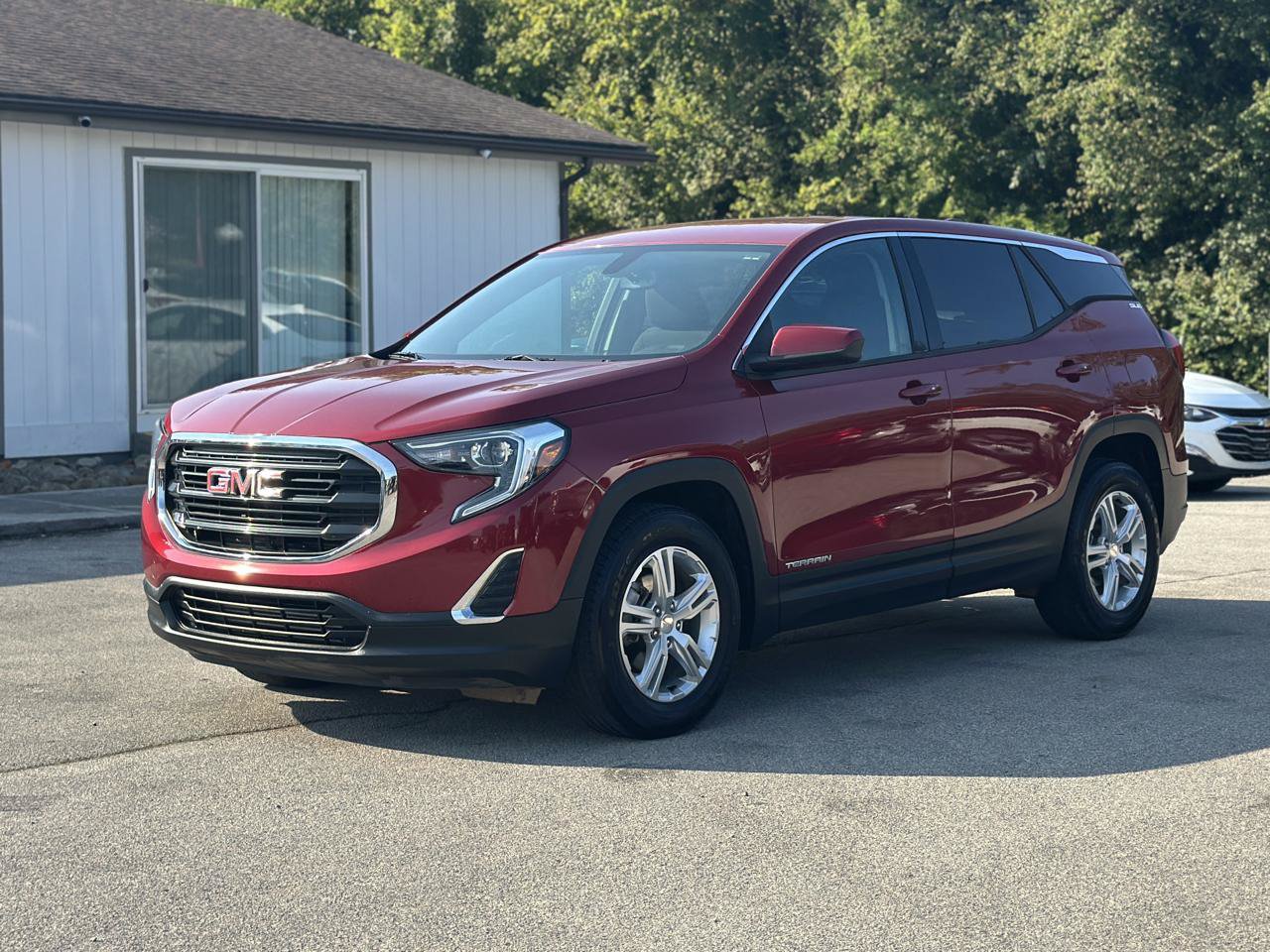Used 2019 GMC Terrain SLE FWD image 2