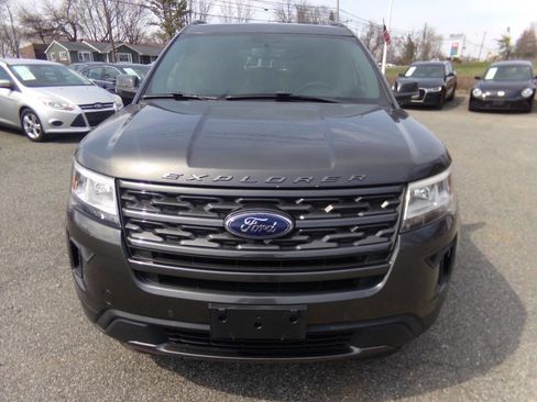 Used 2018 Ford Explorer XLT w/ Equipment Group 202A image 2
