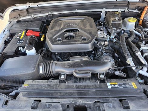 Used 2023 Jeep Wrangler Unlimited w/ Sun & Screen Package image 31