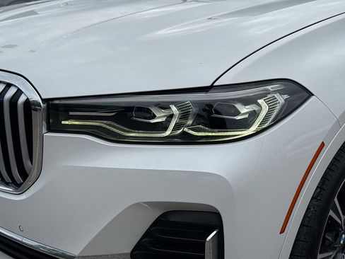 Used 2021 BMW X7 xDrive40i w/ Premium Package 2 AWD/4WD image 9