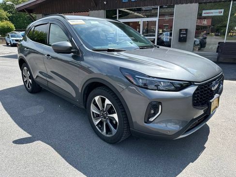 Used 2023 Ford Escape Platinum AWD/4WD image 3